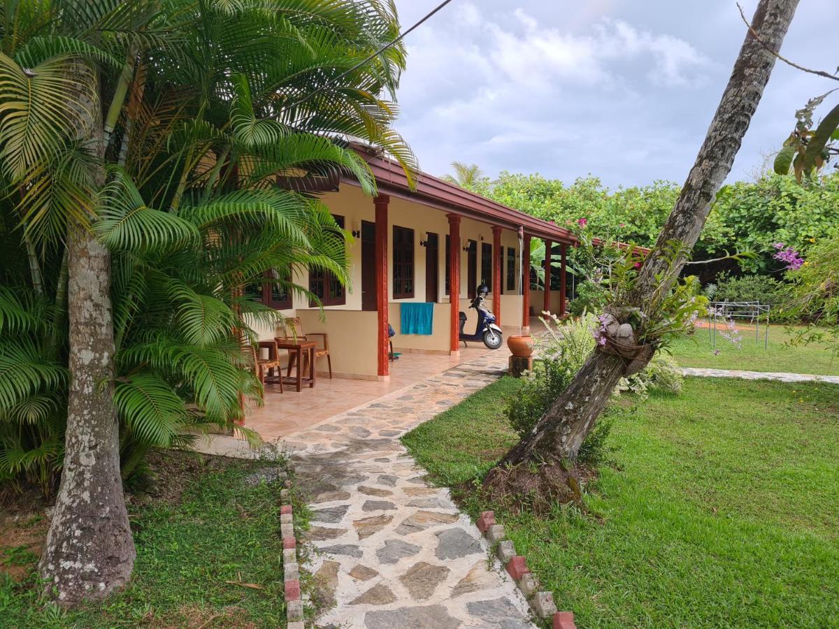 Bed and Breakfast Zum Deutschen Bentota Esterno foto